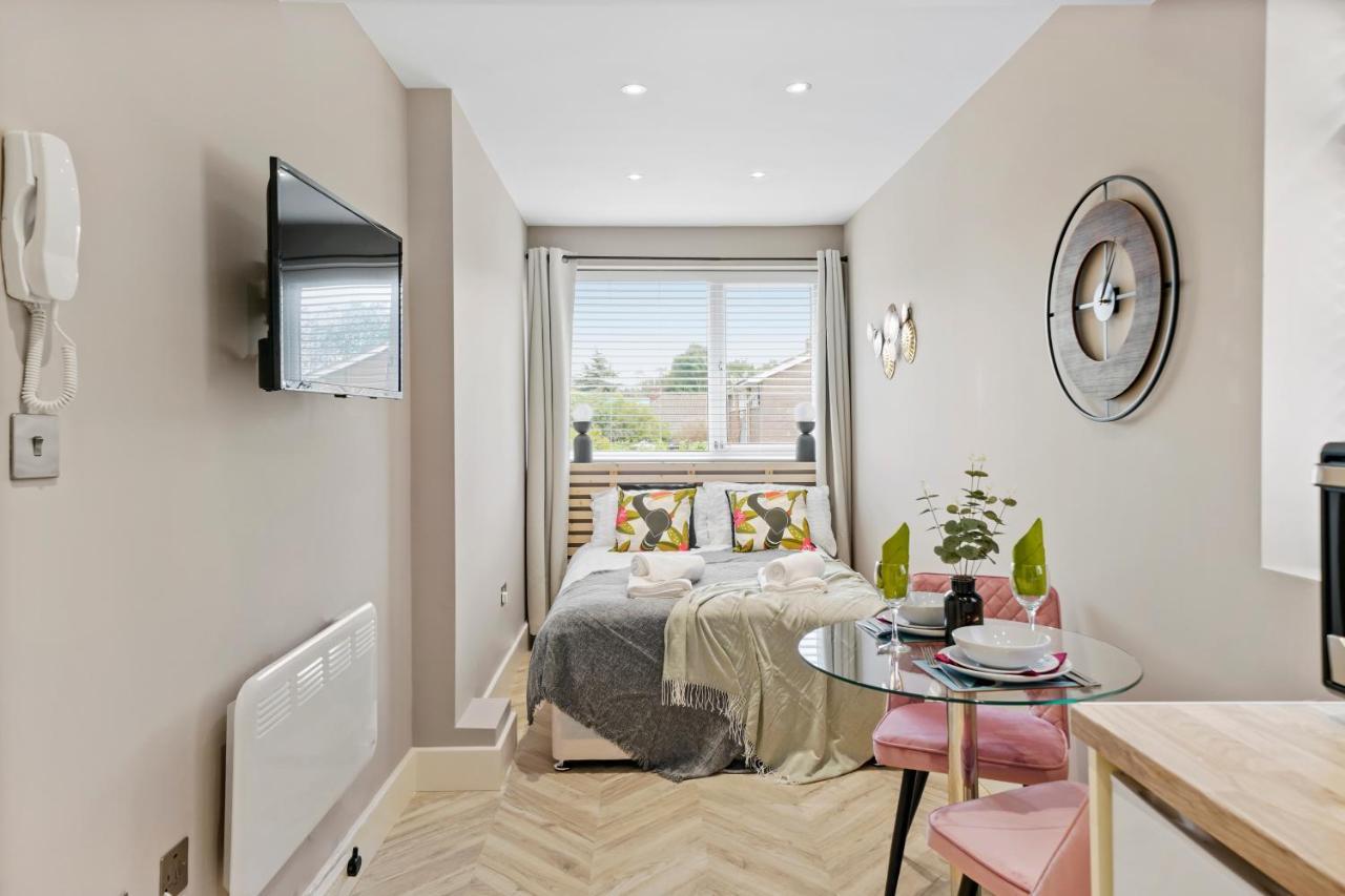 Appartement Boutique Heathrow Studio'S - Parking - Garden à Harmondsworth Extérieur photo
